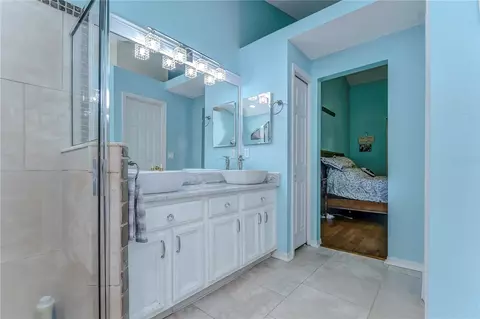 Bath - 9502 Sunnyoak Dr, Riverview, FL 33569 photo 1 of 5