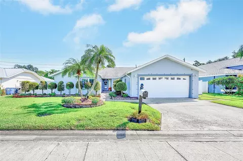 8747 Glen Lakes Blvd N, Saint Petersburg, FL 33702