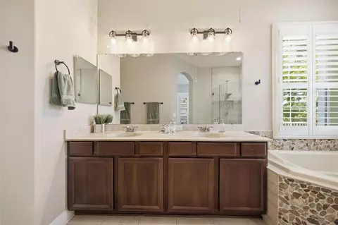 Bath - 5721 Tortoise Pl, Apollo Beach, FL 33572 photo 2 of 6