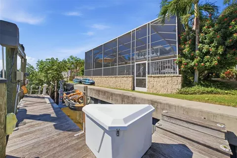 Exterior - 5721 Tortoise Pl, Apollo Beach, FL 33572 photo 7 of 17