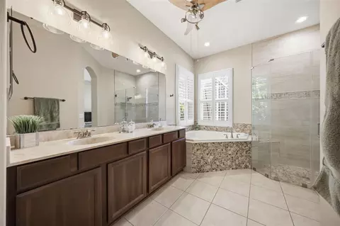 Bath - 5721 Tortoise Pl, Apollo Beach, FL 33572 photo 3 of 6