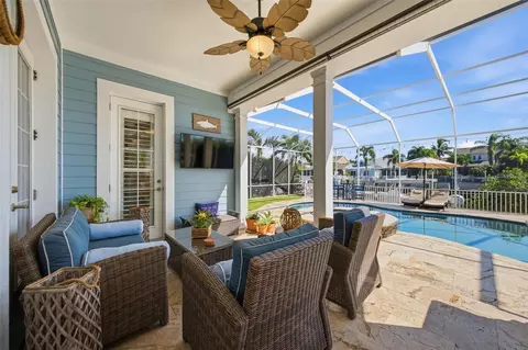 Exterior - 5721 Tortoise Pl, Apollo Beach, FL 33572 photo 12 of 17