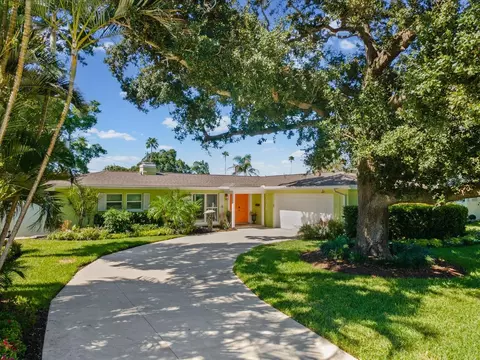 1316 Golf View Dr, Belleair, FL 33756