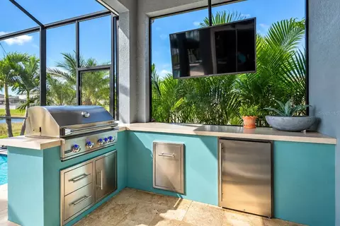 Kitchen - 11809 Tetrafin Dr, Riverview, FL 33579 photo 6 of 6