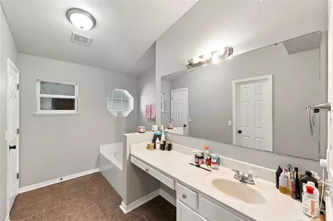 Bath - 13516 Copper Head Dr, Riverview, FL 33569 photo 2 of 2