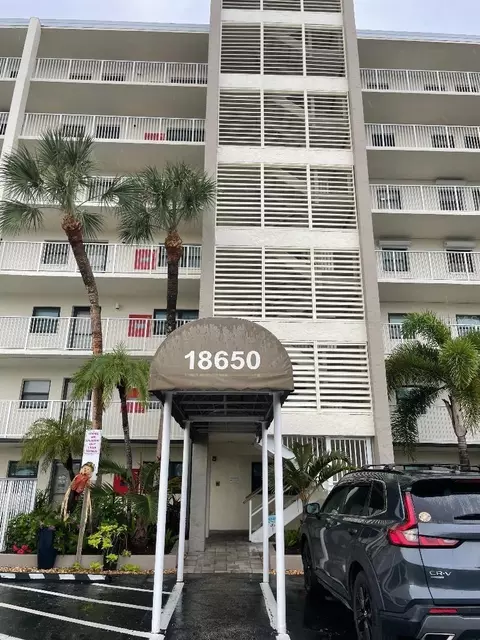 18650 Gulf Blvd #304, Indian Shores, FL 33785