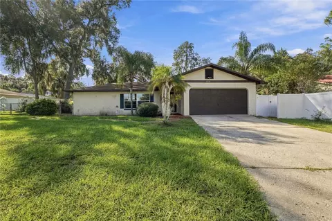 2711 Charleston Dr, Plant City, FL 33563