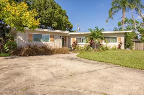 8485 Pelican Ln, Seminole, FL 33777