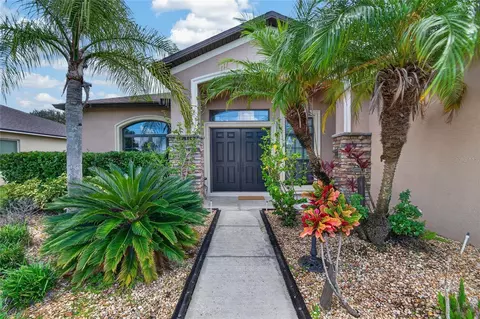 Exterior - 302 Star Shell Dr, Apollo Beach, FL 33572 photo 2 of 11