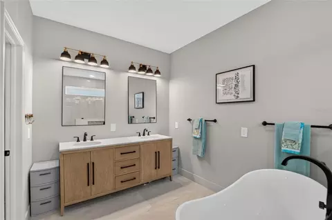 Bath - 302 Star Shell Dr, Apollo Beach, FL 33572 photo 3 of 6