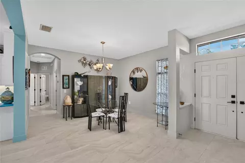 Entry Way - 302 Star Shell Dr, Apollo Beach, FL 33572 photo 2 of 3