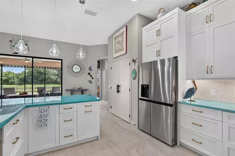 Kitchen - 302 Star Shell Dr, Apollo Beach, FL 33572 photo 5 of 5