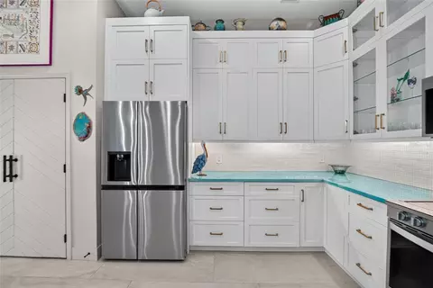 Kitchen - 302 Star Shell Dr, Apollo Beach, FL 33572 photo 4 of 5