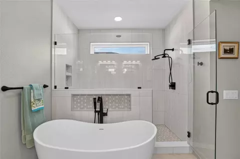 Bath - 302 Star Shell Dr, Apollo Beach, FL 33572 photo 2 of 6