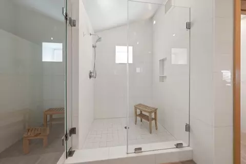 Bath - 744 Eldorado Ave, Clearwater, FL 33767 photo 2 of 4