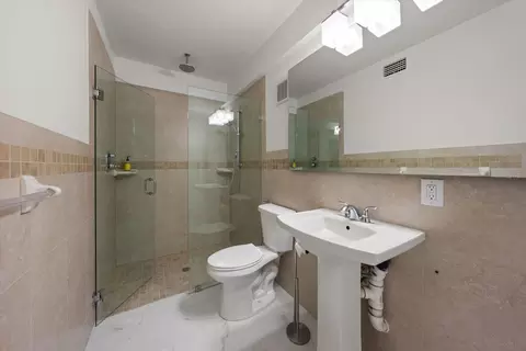 Bath - 744 Eldorado Ave, Clearwater, FL 33767 photo 4 of 4