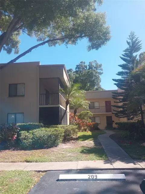 3300 Fox Chase Cir N #201, Palm Harbor, FL 34683