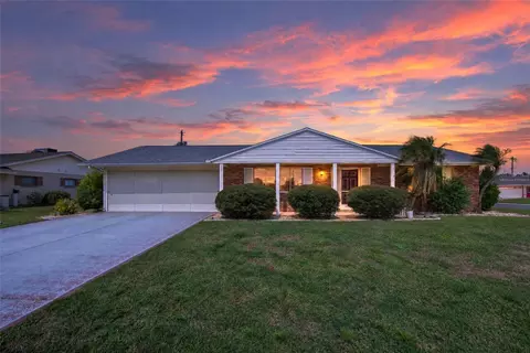 801 Oakmont Ave, Sun City Center, FL 33573