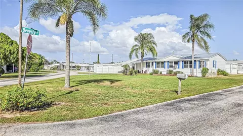 37233 Beverly Ave, Zephyrhills, FL 33542