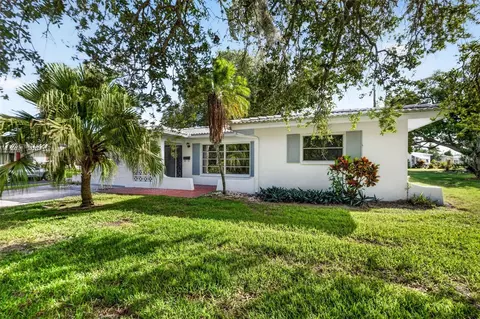 8779 143rd St, Seminole, FL 33776