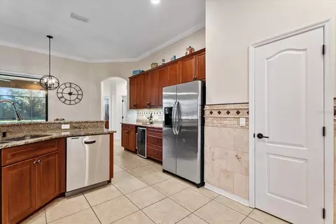 Kitchen - 308 Star Shell Dr, Apollo Beach, FL 33572 photo 4 of 6