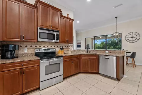 Kitchen - 308 Star Shell Dr, Apollo Beach, FL 33572 photo 3 of 6