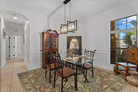 Dining - 308 Star Shell Dr, Apollo Beach, FL 33572 photo 1 of 2
