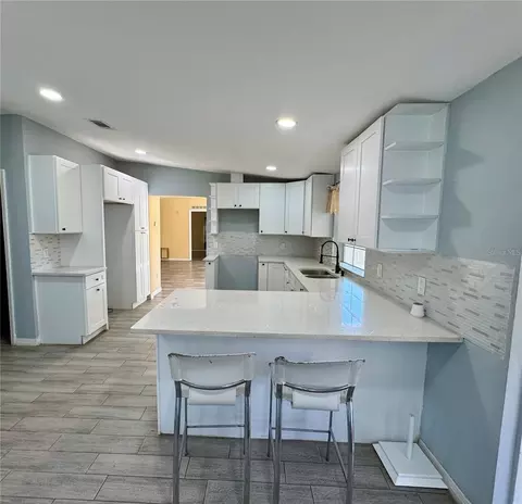 Kitchen - 12009 Glenhill Dr, Riverview, FL 33569 photo 2 of 4