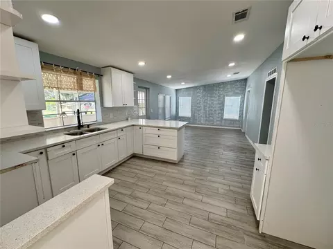 Kitchen - 12009 Glenhill Dr, Riverview, FL 33569 photo 4 of 4