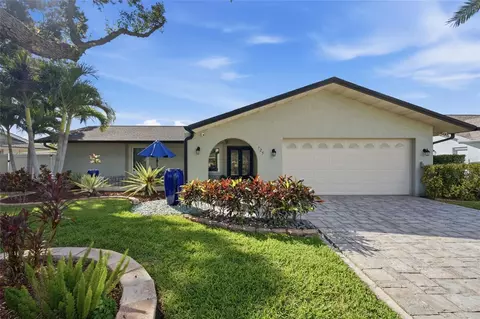725 Del Oro Dr, Safety Harbor, FL 34695