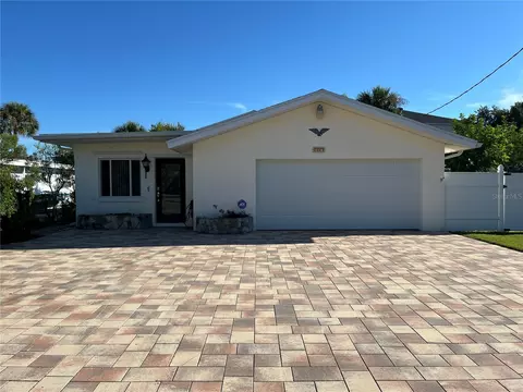 307 La Hacienda Dr, Indian Rocks Beach, FL 33785
