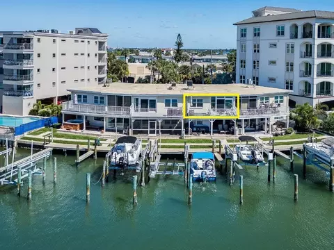 205 Dolphin Pt #6, Clearwater, FL 33767