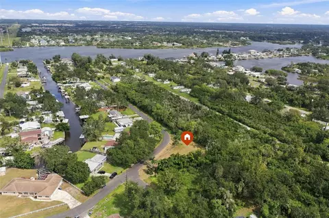 9938 River Dr, Gibsonton, FL 33534