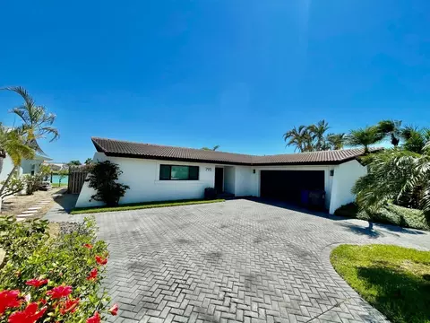 795 119th Ave, Treasure Island, FL 33706