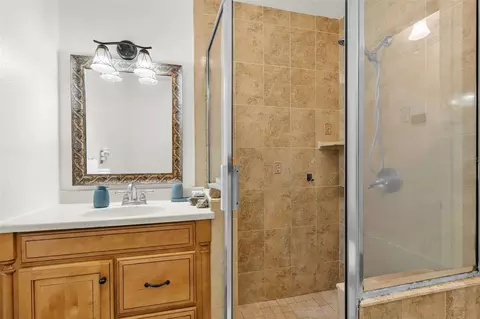 Bath - 334 Hollowtree Dr, Seffner, FL 33584 photo 2 of 5