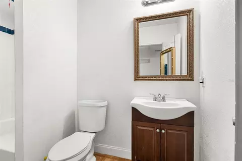 Bath - 334 Hollowtree Dr, Seffner, FL 33584 photo 4 of 5