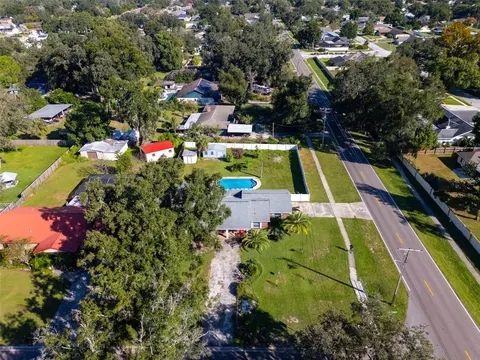 View/Area - 334 Hollowtree Dr, Seffner, FL 33584 photo 4 of 7