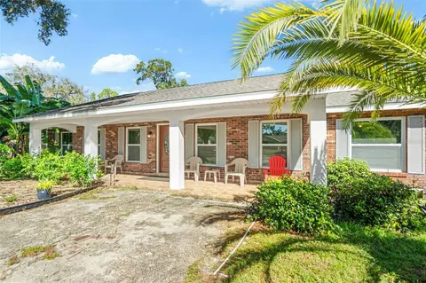 Exterior - 334 Hollowtree Dr, Seffner, FL 33584 photo 2 of 11