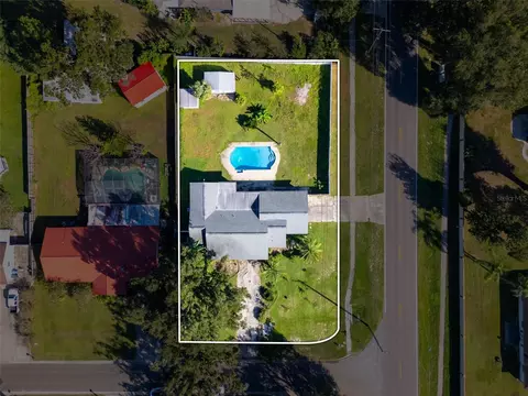 View/Area - 334 Hollowtree Dr, Seffner, FL 33584 photo 2 of 7