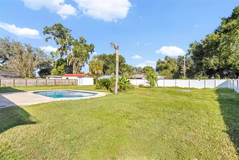 Exterior - 334 Hollowtree Dr, Seffner, FL 33584 photo 10 of 11