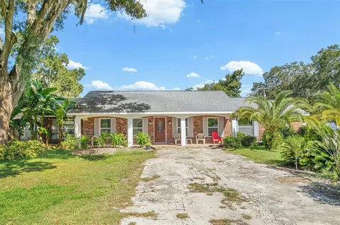 Exterior - 334 Hollowtree Dr, Seffner, FL 33584 photo 5 of 11