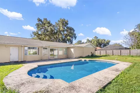Exterior - 334 Hollowtree Dr, Seffner, FL 33584 photo 7 of 11