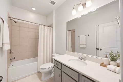 Bath - 11417 Blue Woods Dr, Riverview, FL 33569 photo 3 of 3
