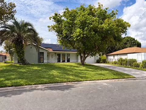 42 Wagon Cir, Kissimmee, FL 34743