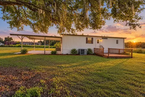 3807 Rooster Ln, Plant City, FL 33565