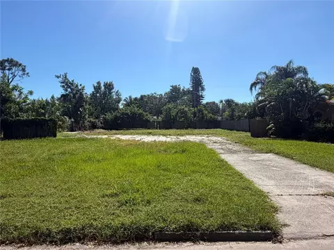 138 N 43rd Dr, Saint Petersburg, FL 33703