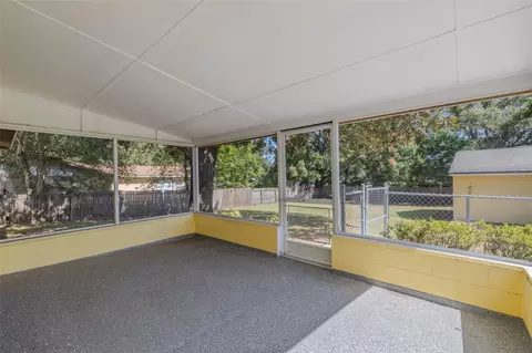 Exterior - 3318 King William Cir, Seffner, FL 33584 photo 6 of 17