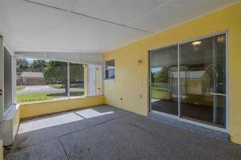 Exterior - 3318 King William Cir, Seffner, FL 33584 photo 4 of 17
