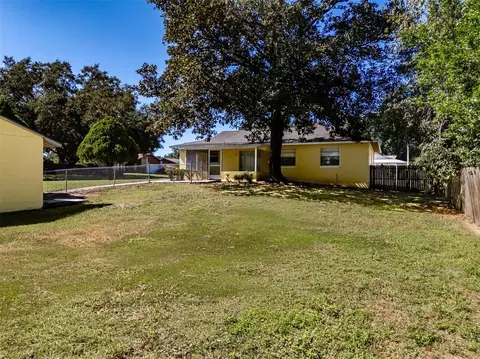 Exterior - 3318 King William Cir, Seffner, FL 33584 photo 15 of 17