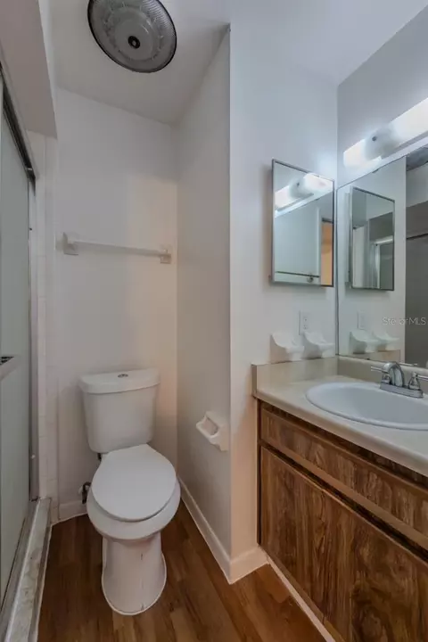 Bath - 3318 King William Cir, Seffner, FL 33584 photo 2 of 3